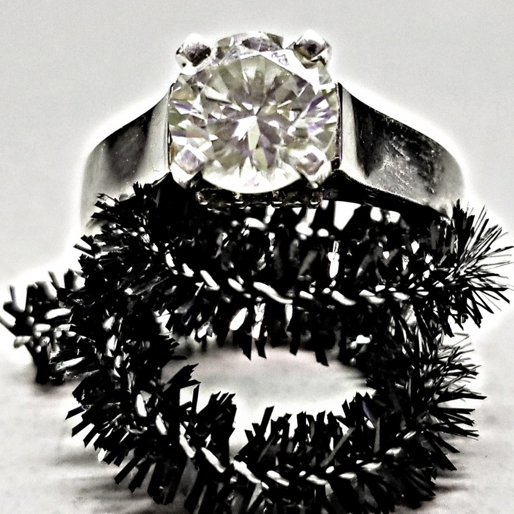 2CT Diamond tested Mossainite Round Solid Sterling